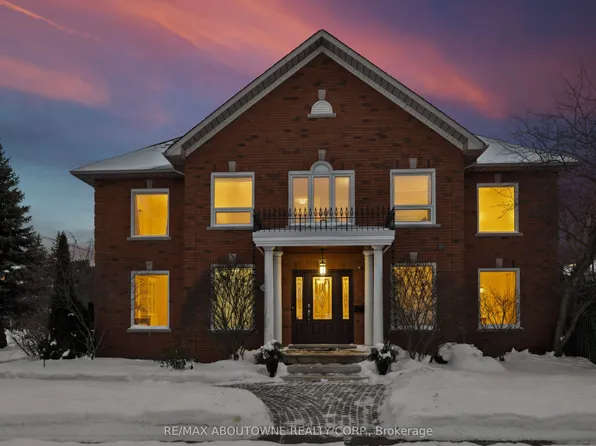 1424 The Links Dr, Oakville, ON L6M 2N9