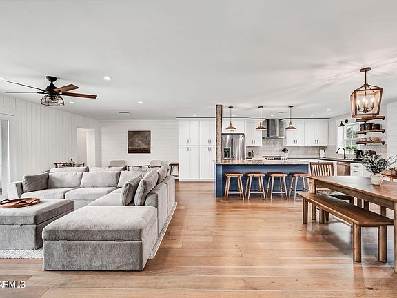 2nd image of 4721 E LEWIS Avenue