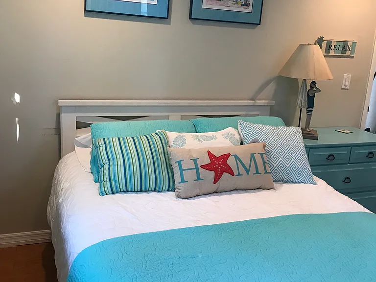 Upstairs bedroom (now with King Bed)