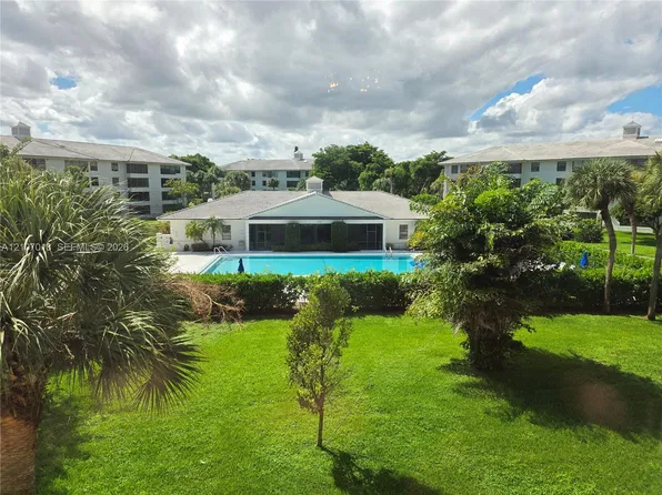 3716 Whitehall Dr APT 304, West Palm Beach, FL 33401