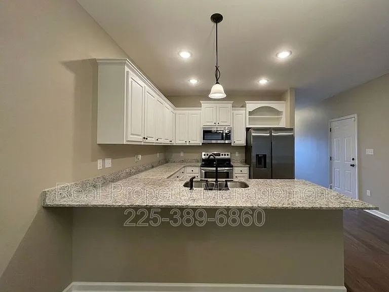 17414 Berkshire Dr — Photo 3