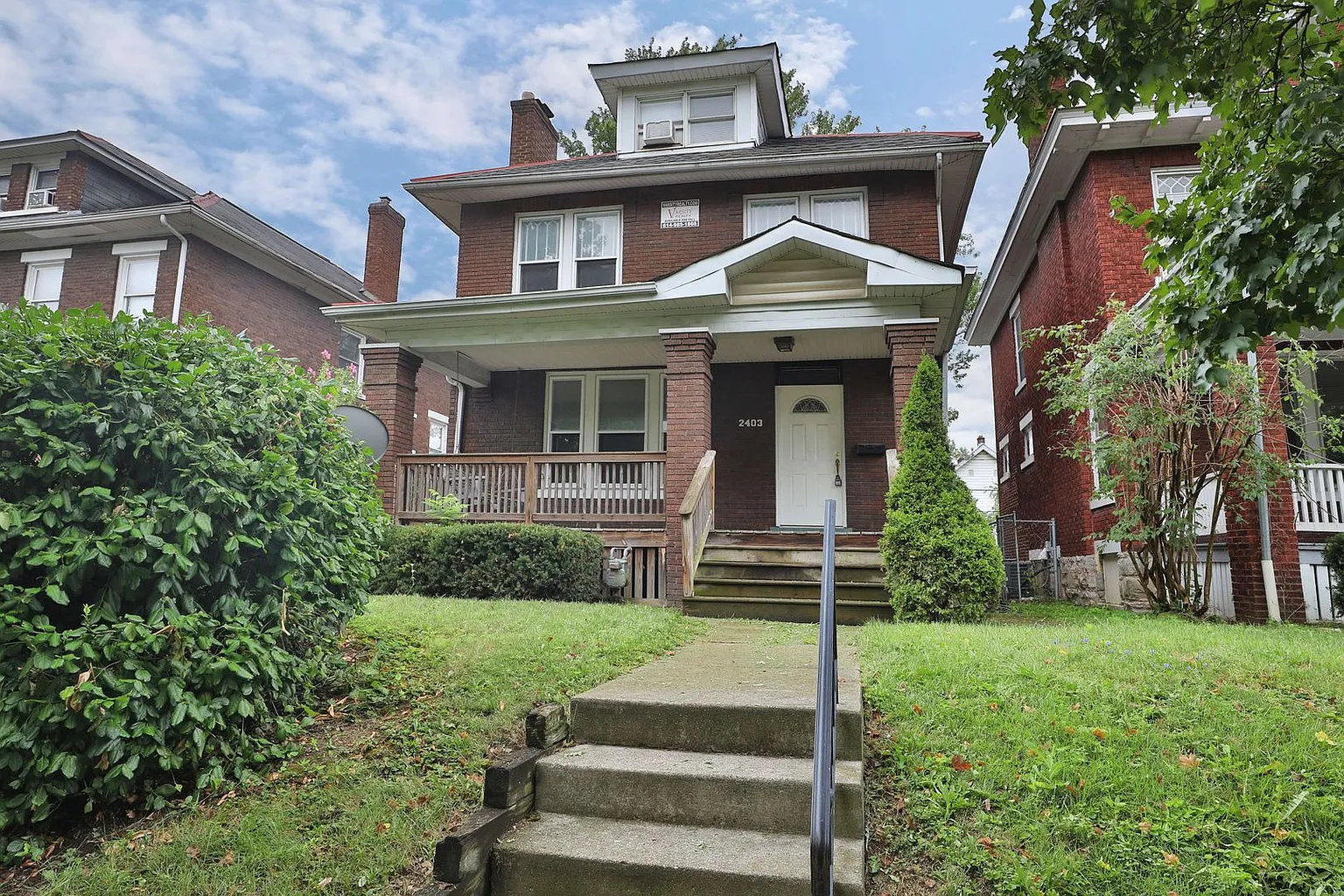 2403 Summit St photo 1