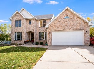 1016 Bristol Dr E, Sycamore, IL 60178