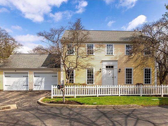 2nd image of 4 Old Duxbury Ct