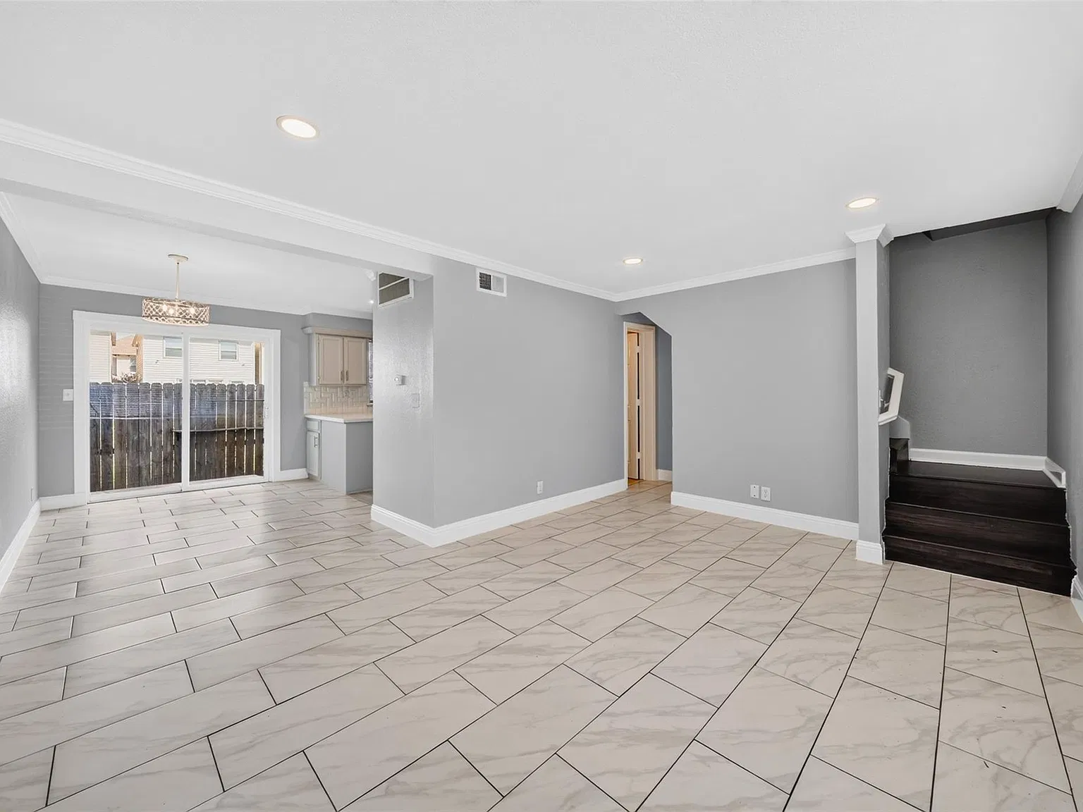 2 bed, 1.5 bath, 1068 sqft, $1,575 — Photo 2