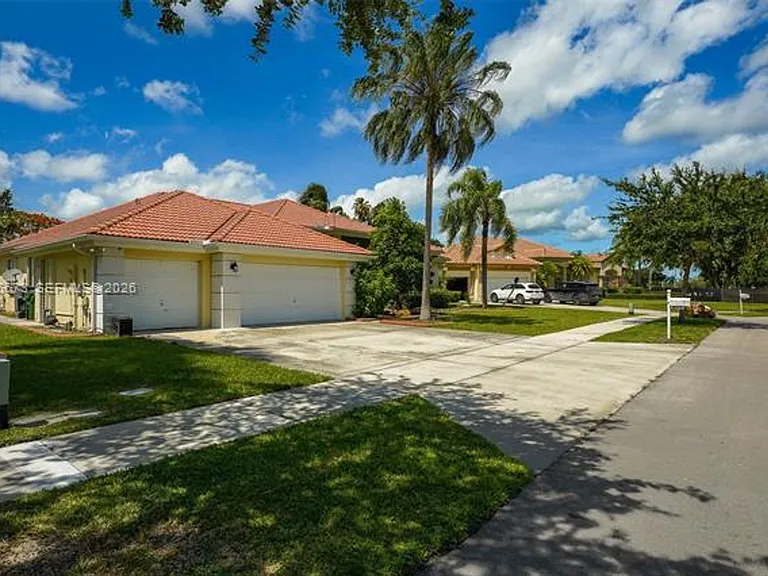 2575 Muirfield Ter #0 — Photo 11