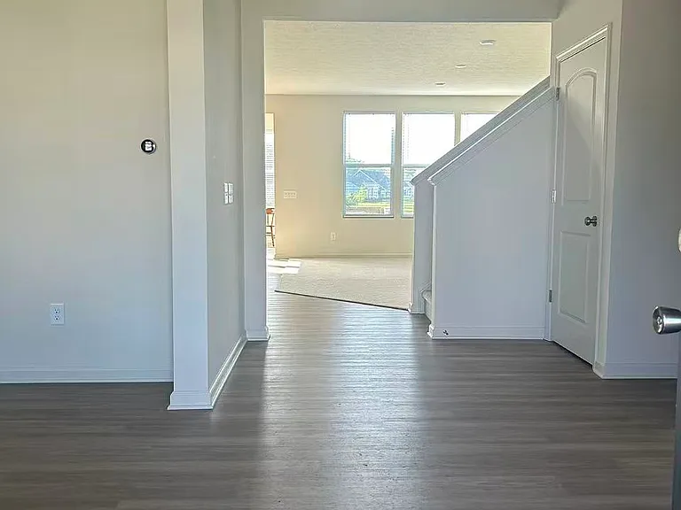 3296 Hadley Dr — Photo 2