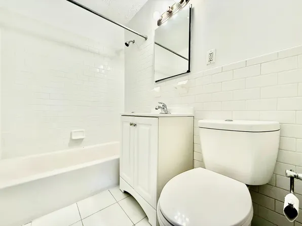 875 Boynton Avenue image 8 of 8