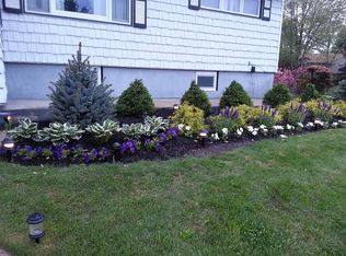 60 Cloverfield Rd S, Valley Stream, NY 11581