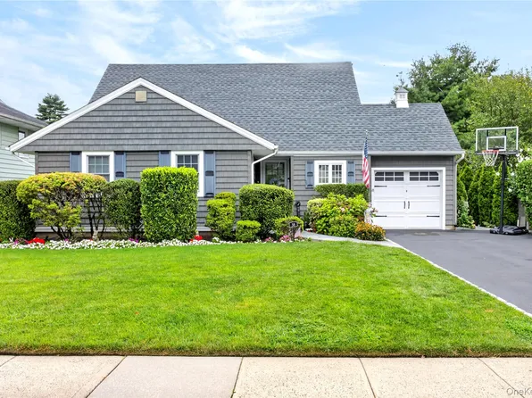 38 Laurel Street, Garden City, NY 11530
