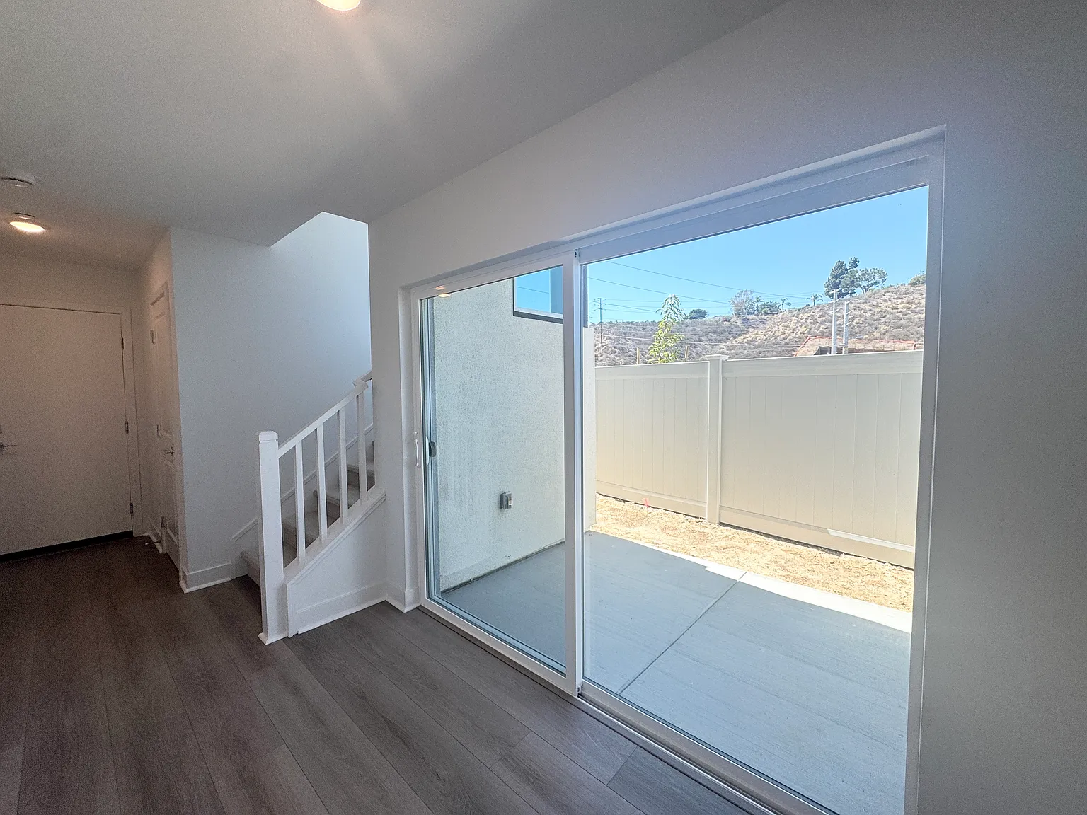 3 bed, 3.5 bath, 2029 sqft, $6,000 — Photo 4