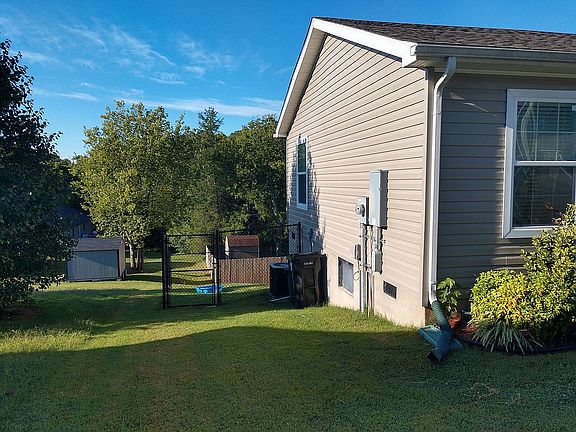 6-ft blk chain link fence