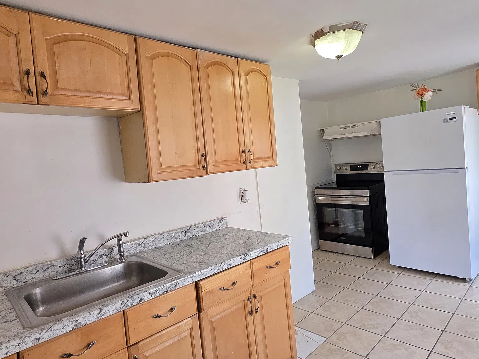 3 bed, 1022 sqft, $2,000 — Photo 3