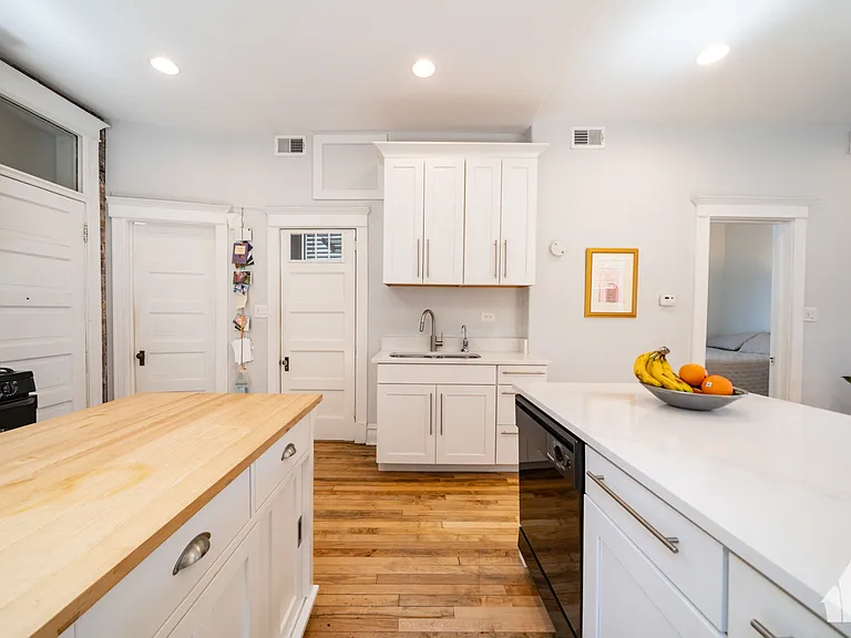 1037 S Racine Ave #3R — Photo 7