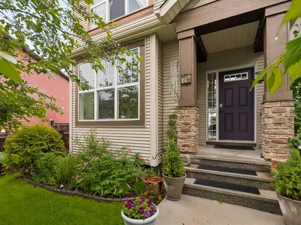 74 SW Autumn Cres SE, Calgary, AB T3M 0P5