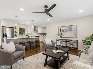 647 Oak Grove Rd, Flat Rock, NC 28731