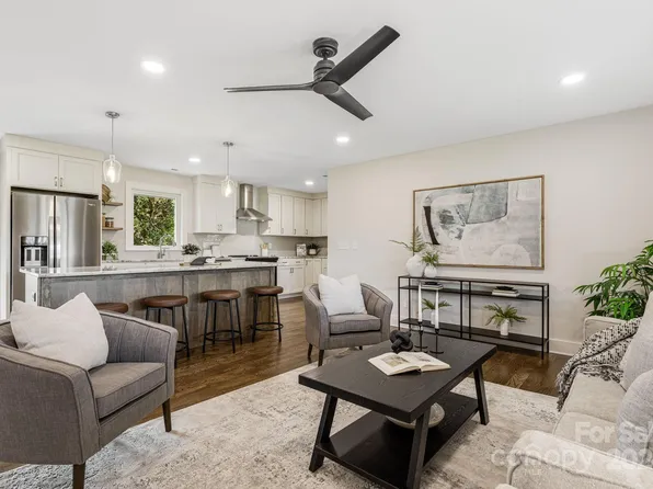 647 Oak Grove Rd, Flat Rock, NC 28731