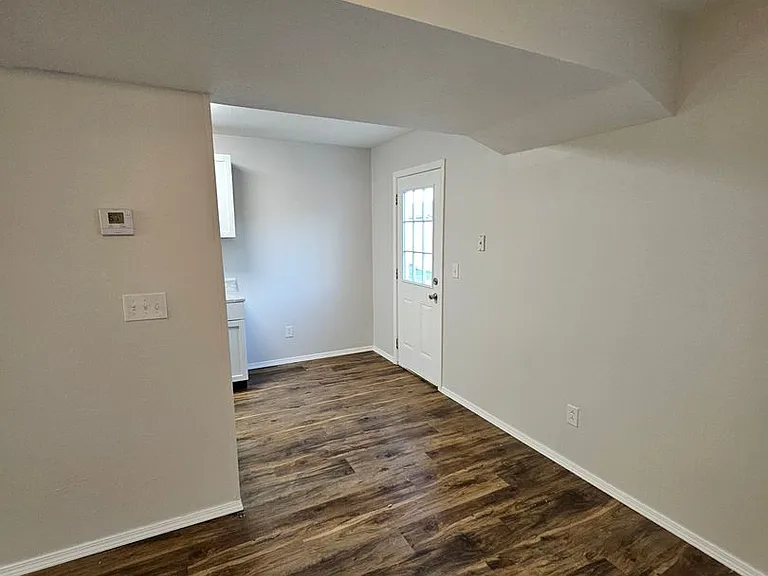 1100 W Crow St — Photo 5