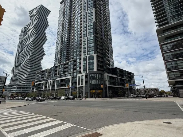 510 Curran Pl #3810, Mississauga, ON L5B 0J8