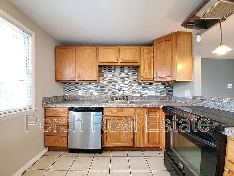 2431 Grove St — Photo 10