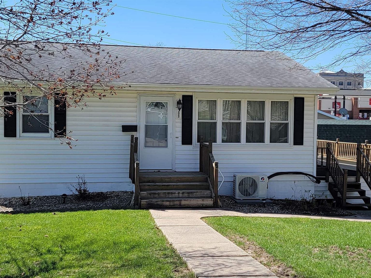 309 Guyer St, West Union, IA 52175 Zillow