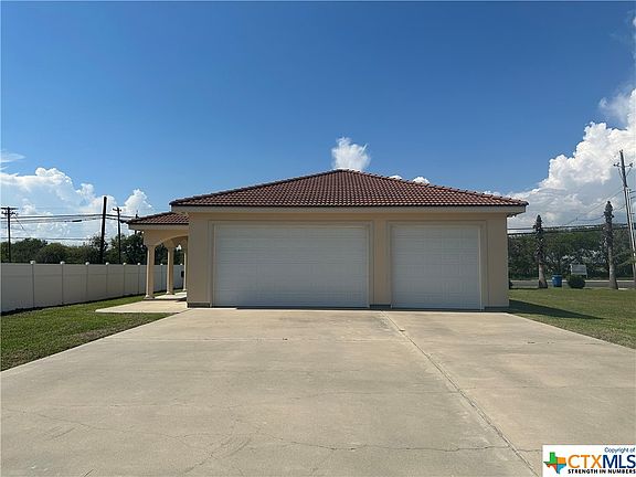 2nd image of 1 Lavaca Bay Pl