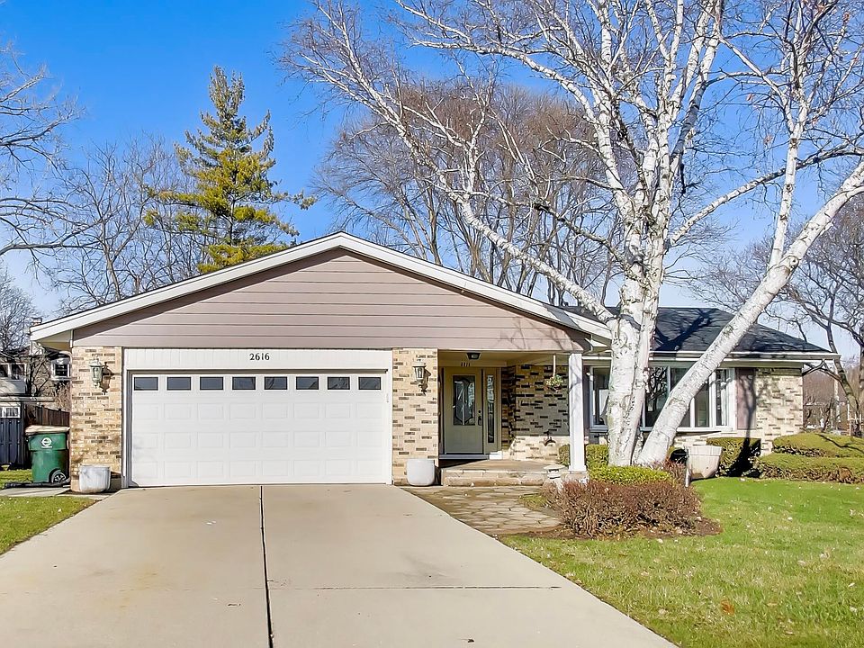 1st image of 2616 N Dryden Pl