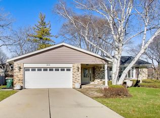 2616 N Dryden Pl, Arlington Heights, IL 60004
