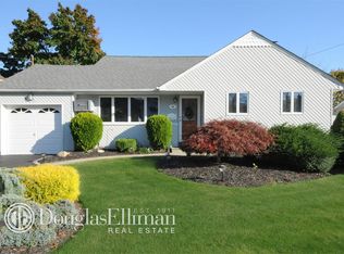 45 Westgate Rd, Massapequa Park, NY 11762
