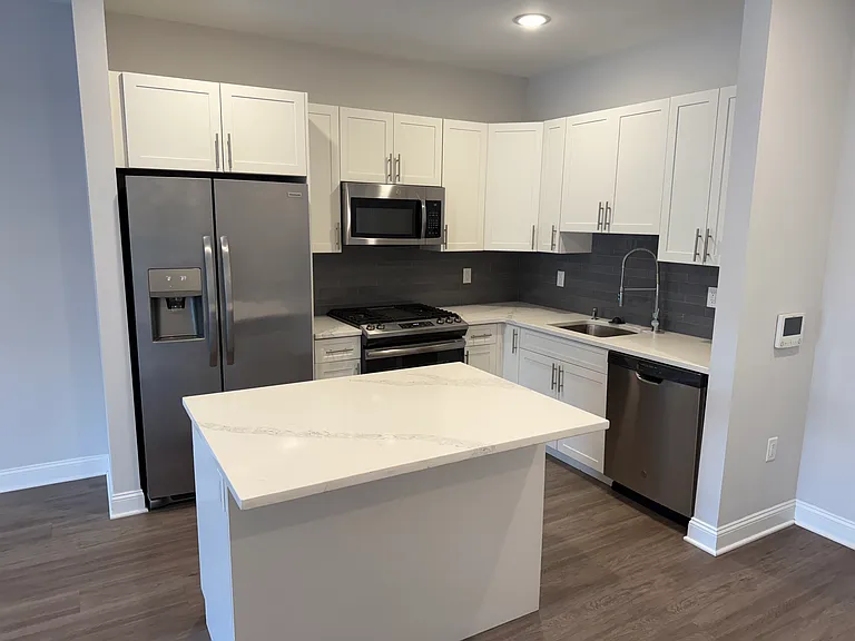 40 Park Ave #301 — Photo 3