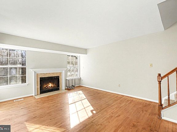 5th image of 106 Kings Crest Dr