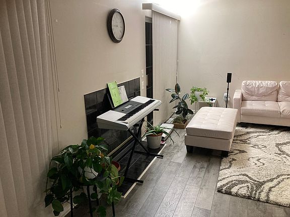 4th image of 253 Barrington Cir