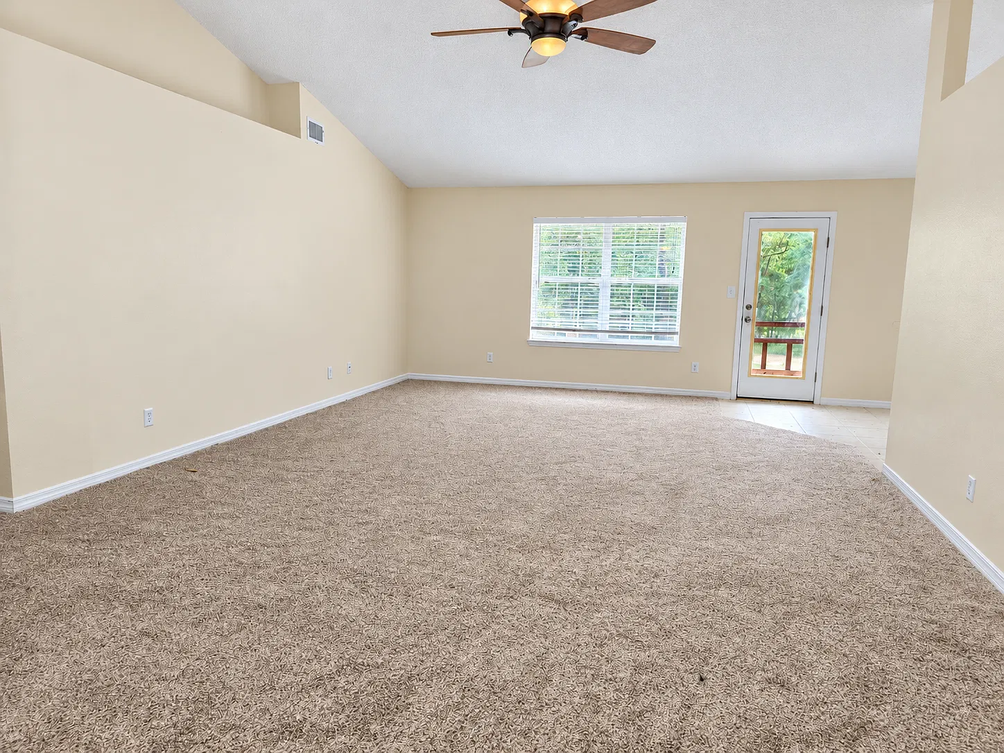 4 bed, 2580 sqft, $2,050 — Photo 2