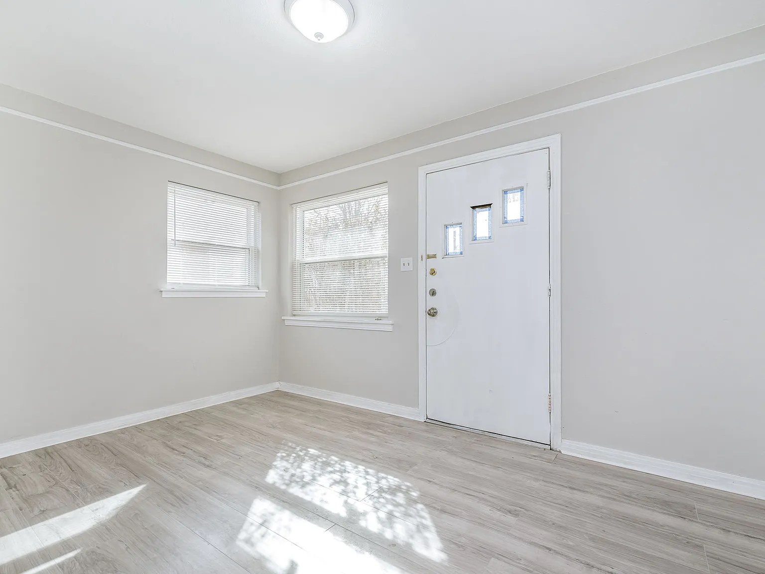 2 bed, 694 sqft, $995 — Photo 2