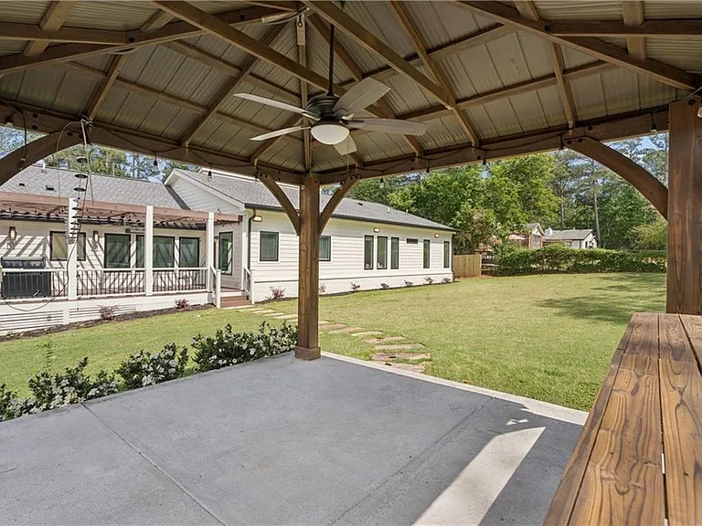 4130 Lower Roswell Rd — Photo 32