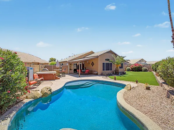 102 W MORROW Drive, Phoenix, AZ 85027