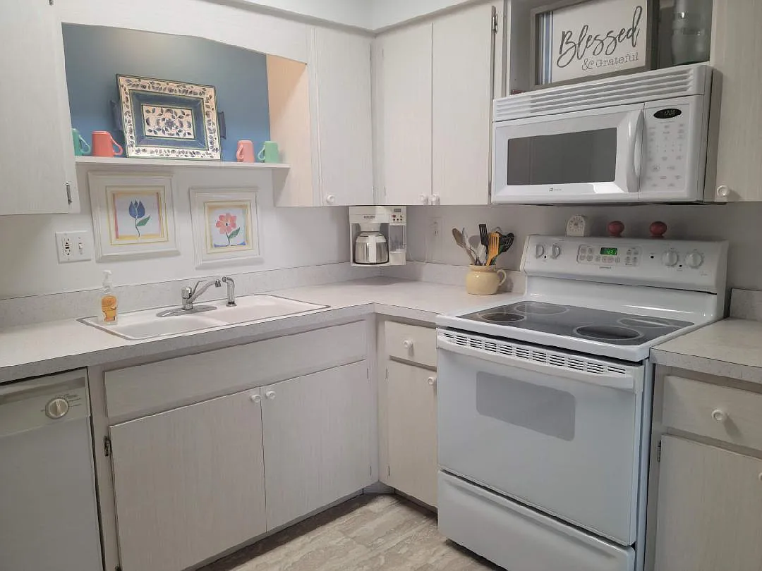 2 bed, 720 sqft, $1,800 — Photo 3