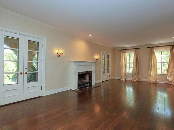 5th image of 311 E Mandalay Dr