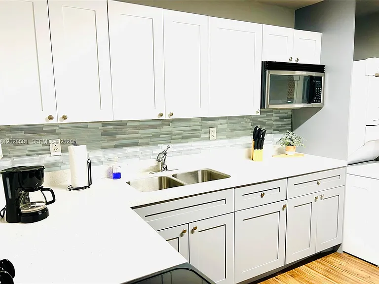 1011 NW 7th Ave #1011 — Photo 5