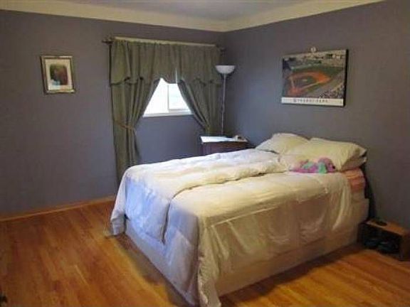 Master w 2 large closets!