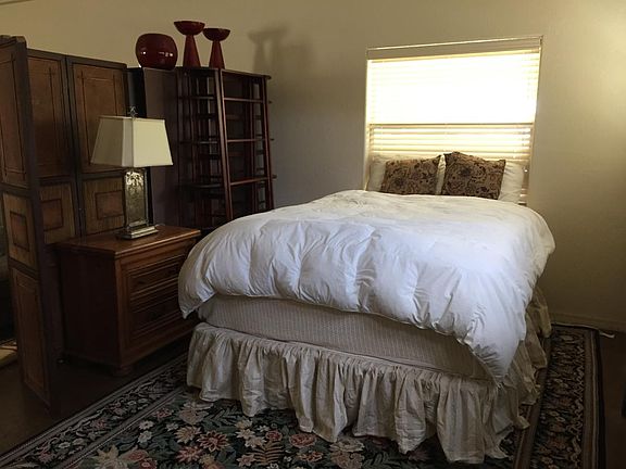 Queen Bed Alcove