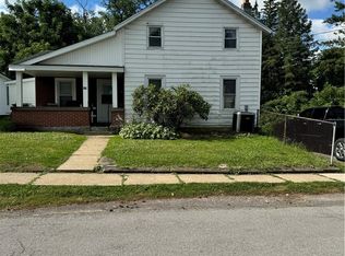17 Church St, Middleport, NY 14105