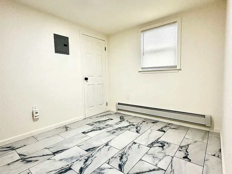 290 Davis Ave — Photo 3