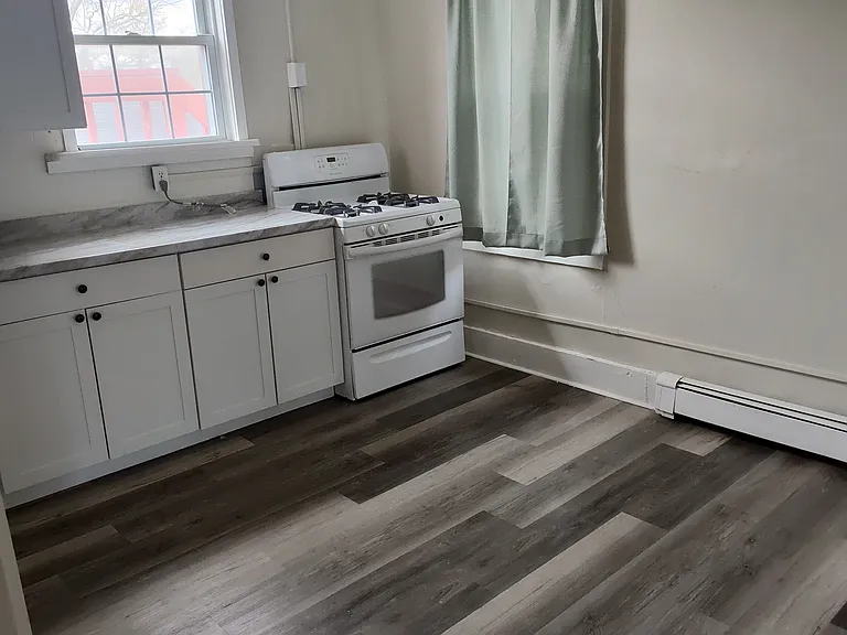 304 Front St #7 — Photo 5