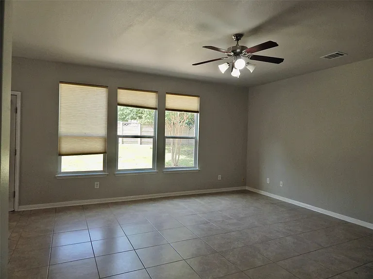 1110 Willowbrook Dr — Photo 15