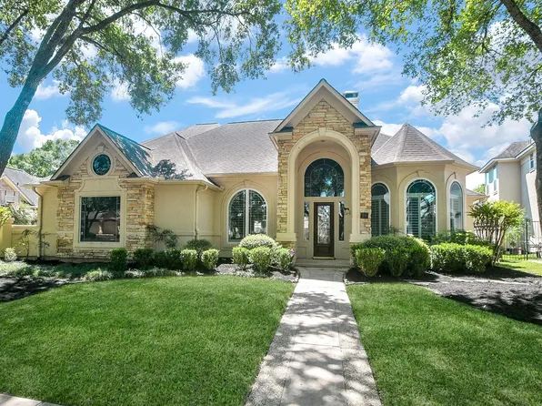 19 Clear Springs Ct, Sugar Land, TX 77479