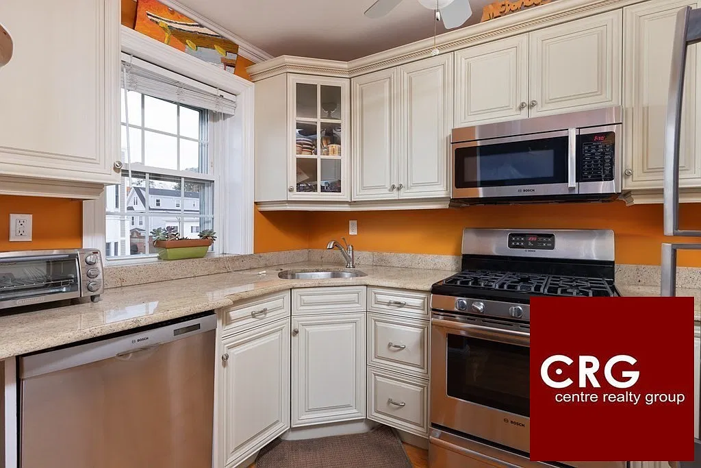 2 bed, 1.0 bath, 925 sqft, $3,800 — Photo 3