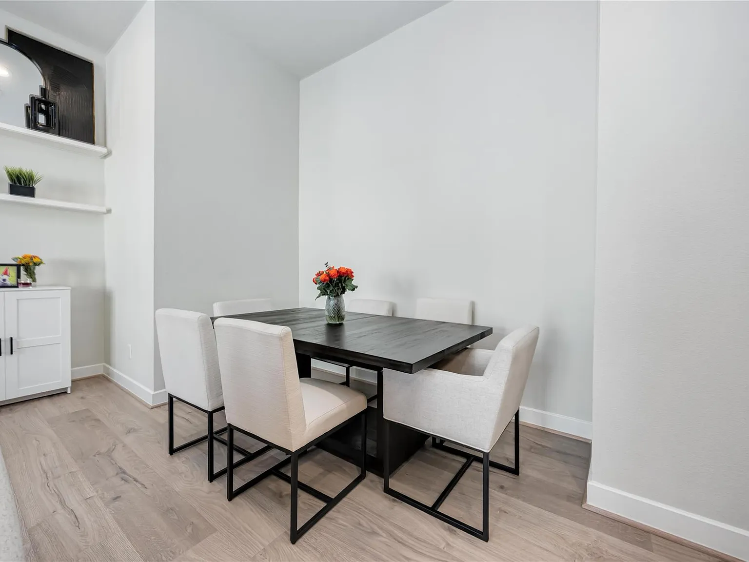 3 bed, 2.5 bath, 1629 sqft, $2,300 — Photo 4