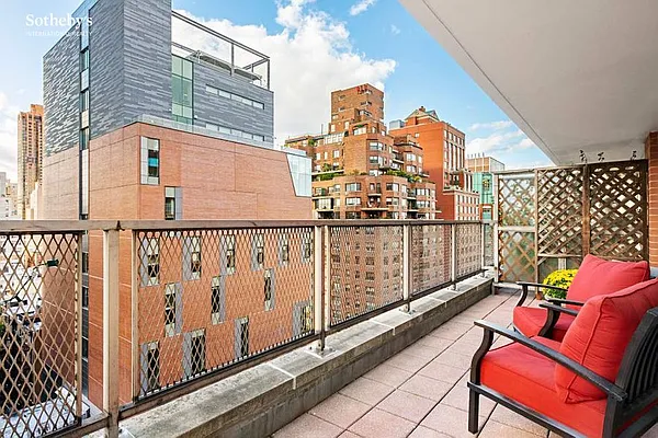 Sold by Sotheby's International Realty | media 4