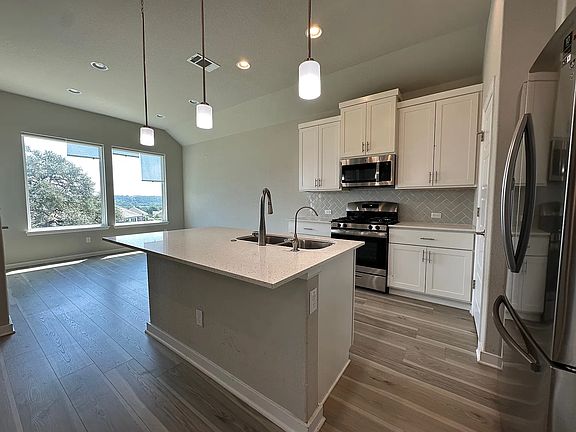 5th image of 441 Saturnia Dr